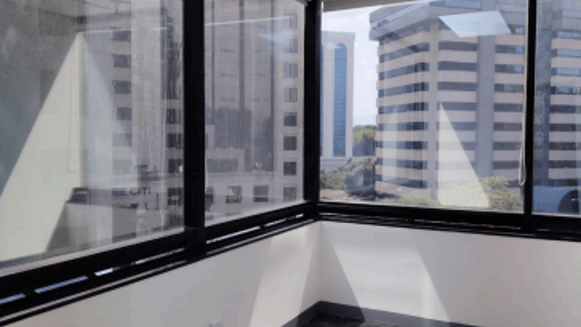 Alquiler de Oficina Comercial en Zona 10