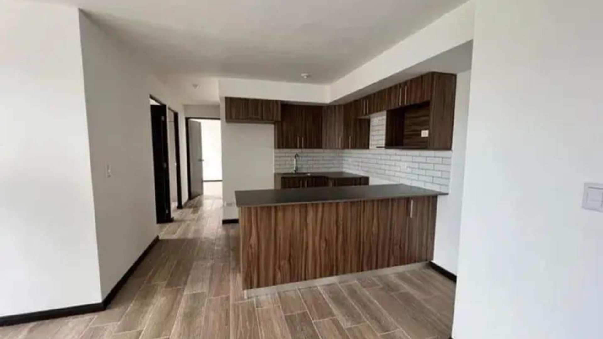 Apartamento en renta en zona 10, Santa Catarina Pinula - Miniatura 2