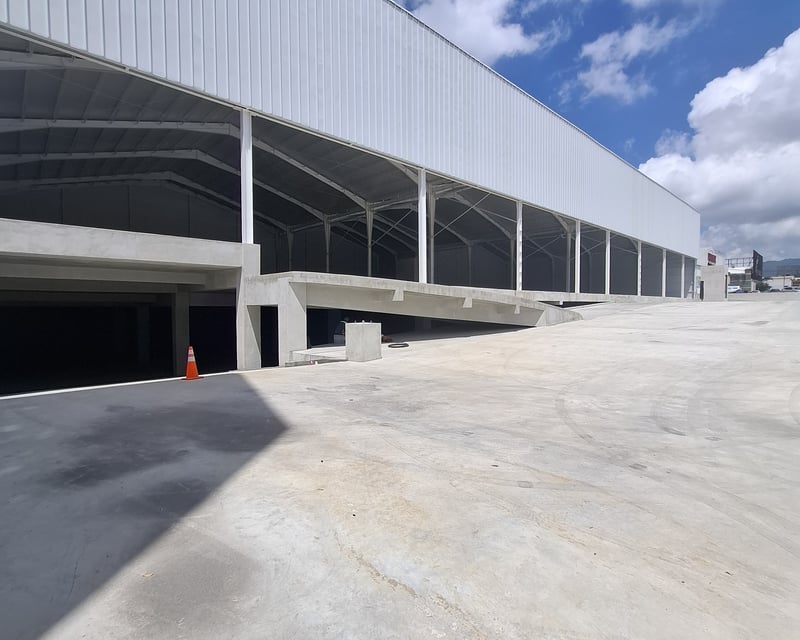 Bodega comercial sobre la Roosevelt zona 11 Toledo