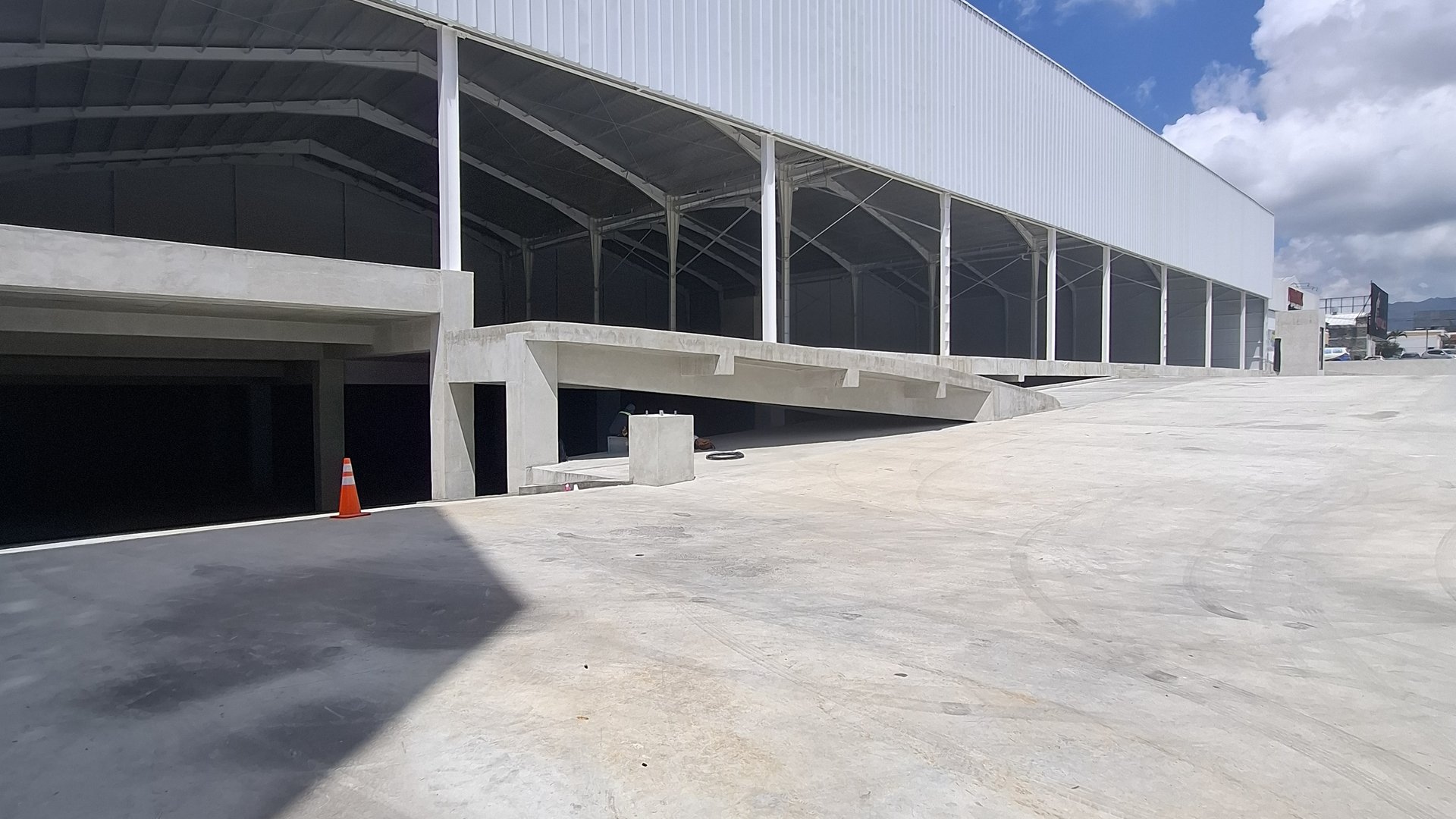 Bodega comercial sobre la Roosevelt zona 11 Toledo - Image 1