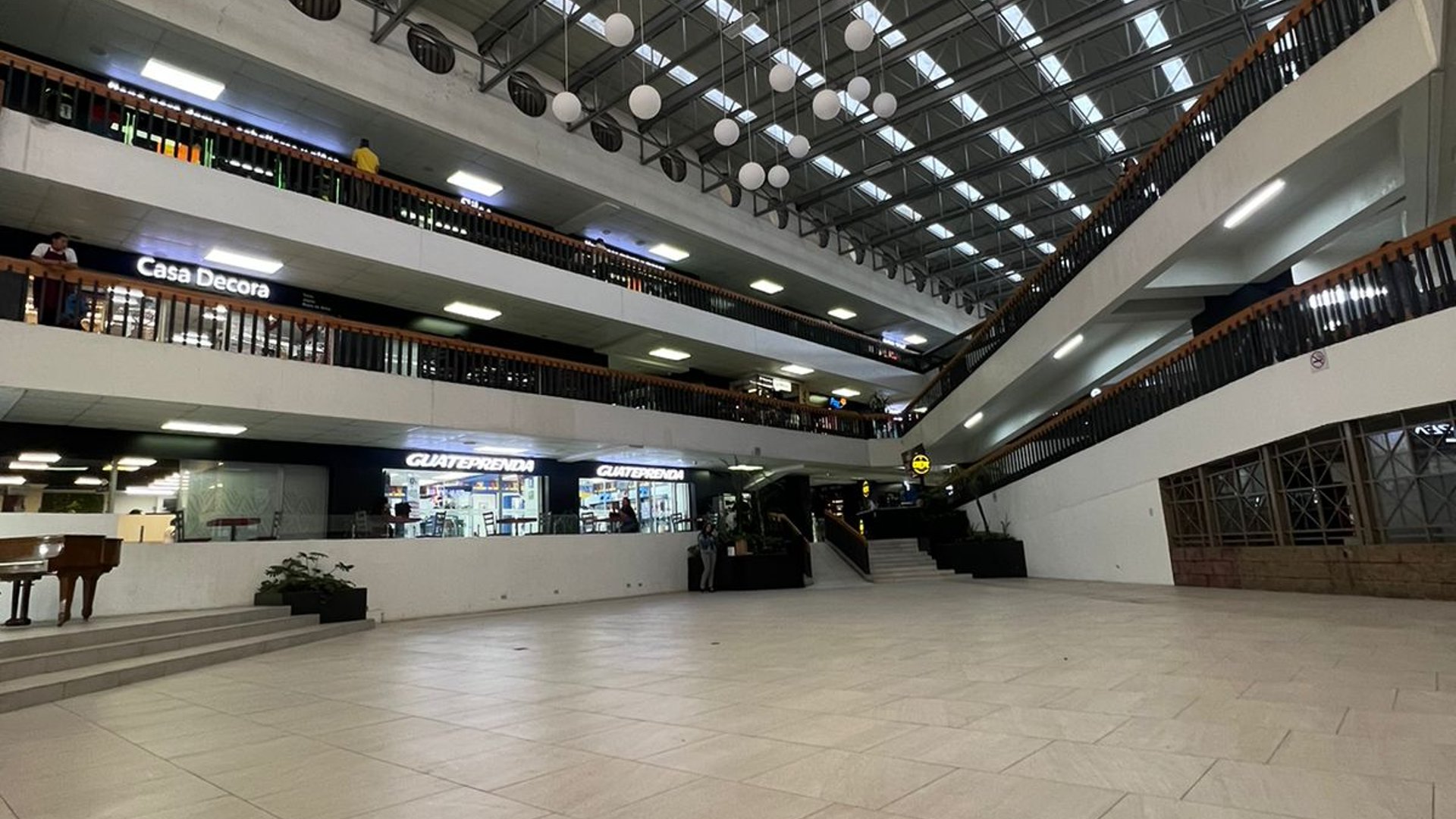 ???? ESPACIOS COMERCIALES EN RENTA –  CC VHII | ZONA 15 - Miniatura 8