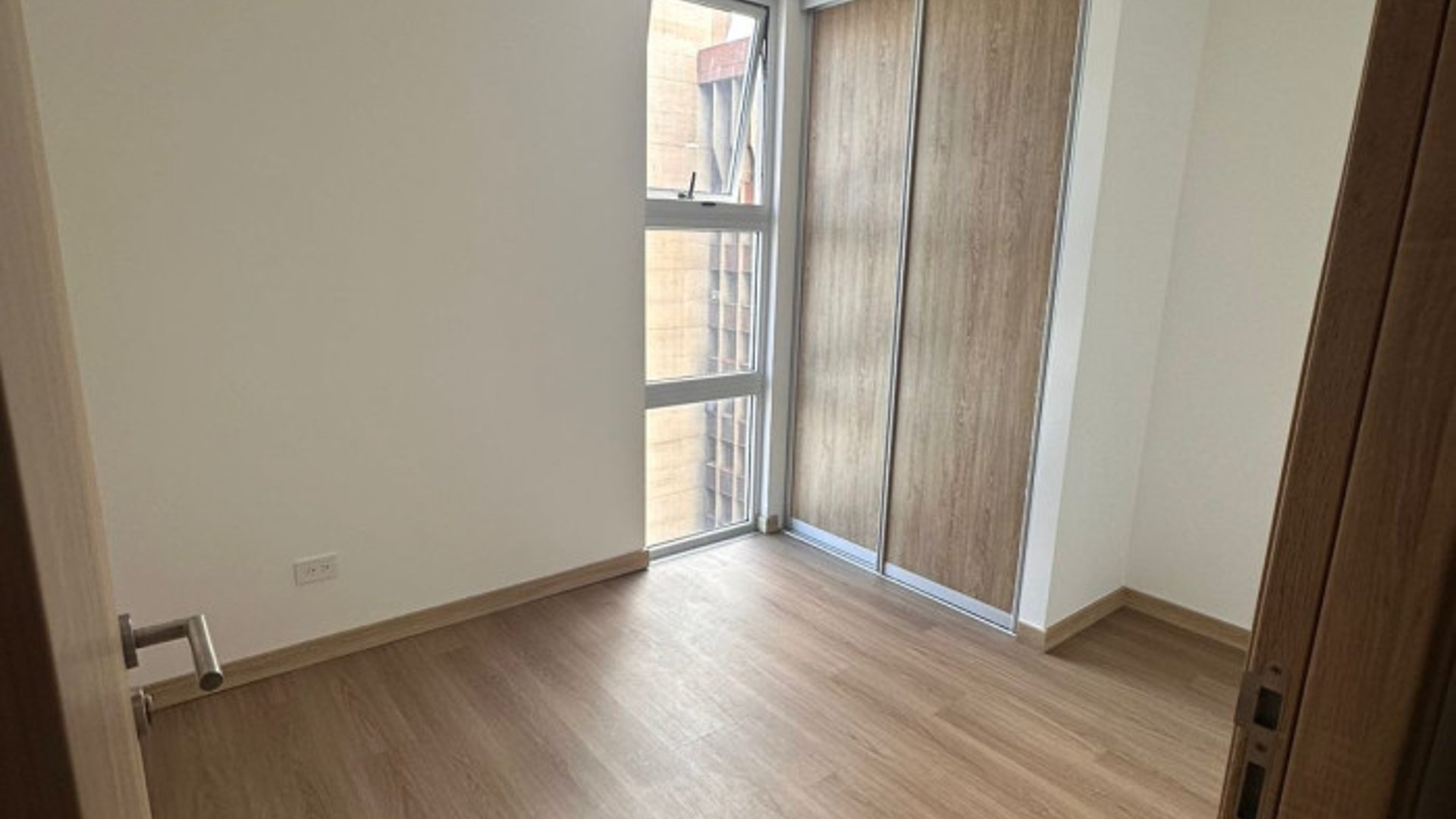Apartamento en venta/renta Zona 4 Edificio Vivo - Miniatura 3