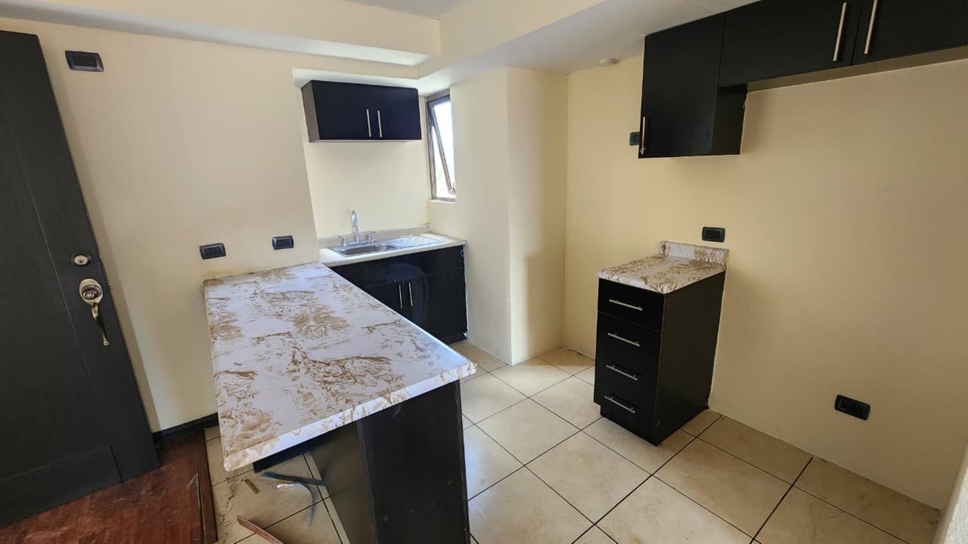 Vendo/Alquilo Apartamento en Jardines de las Charcas Zona 11 /D - Miniatura 4