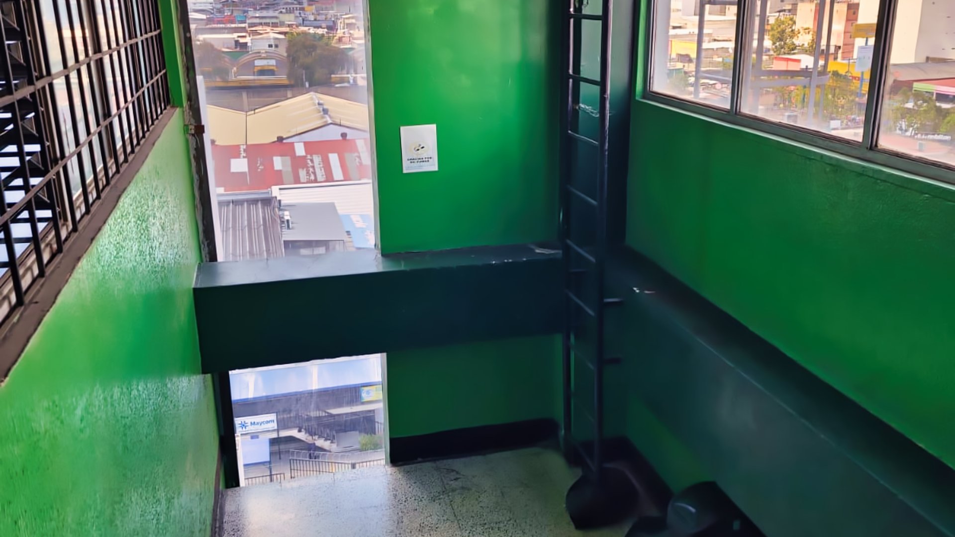 Edificio en venta | Zona 9, frente a Transmetro - Miniatura 10