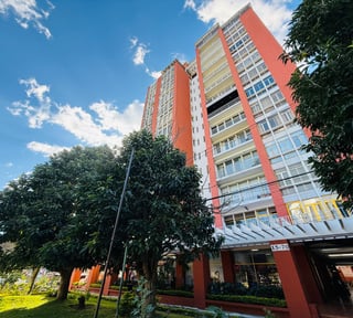 ALQUILER DE AMPLIA Y CÉNTRICA OFICINA - REAL REFORMA, ZONA 9