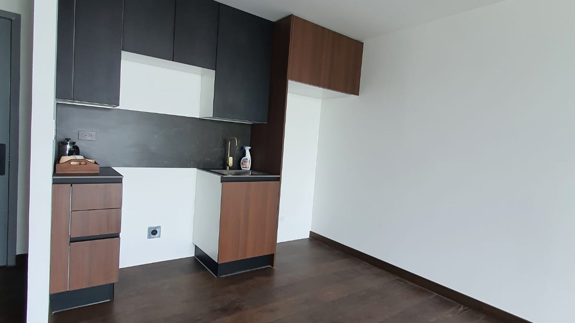 Apartamento en Venta, Zona 10 (V10077) - Miniatura 2