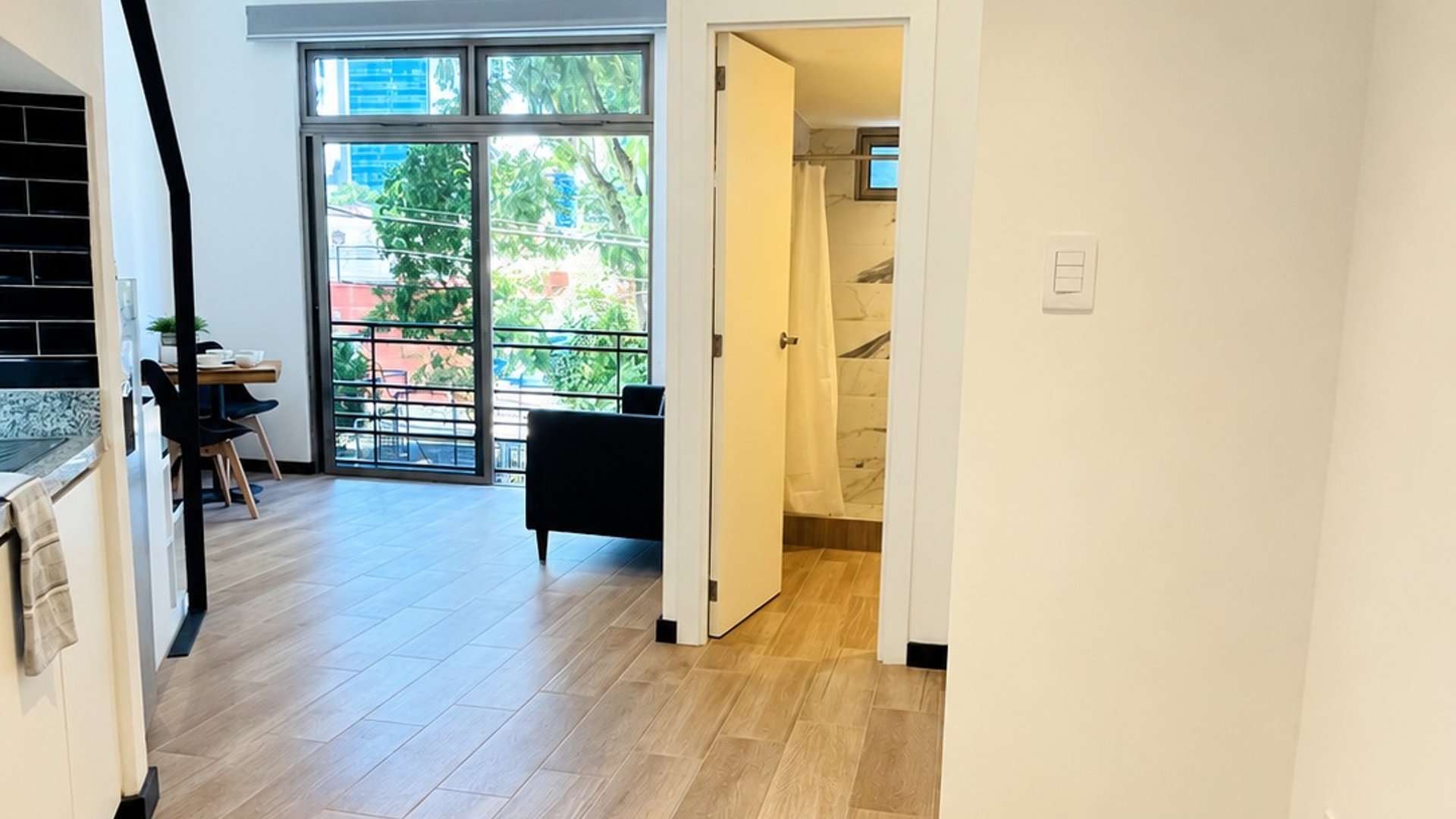 Apartamento en renta de 1 habitación en Zona 10 - Miniatura 2
