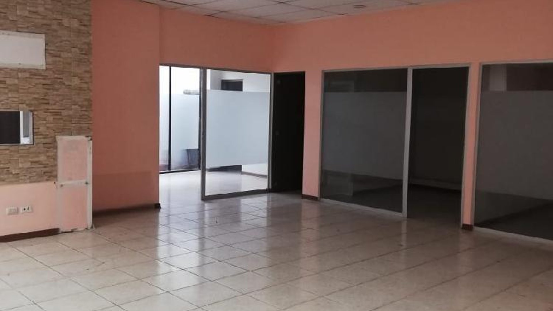 En Renta Oficina en Ave Reforma con 161m2 en Zona 9
