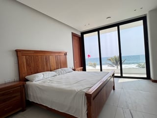 Exclusiva Mansión Frente al Mar en Venta Ideal como Residencia de Lujo u Hotel - Image 23