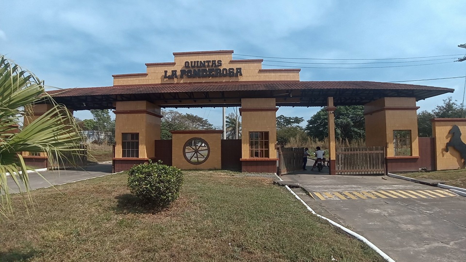 House for Sale in Escuintla, Guatemala | 2 Bed, Garden, Pool - Q.300K