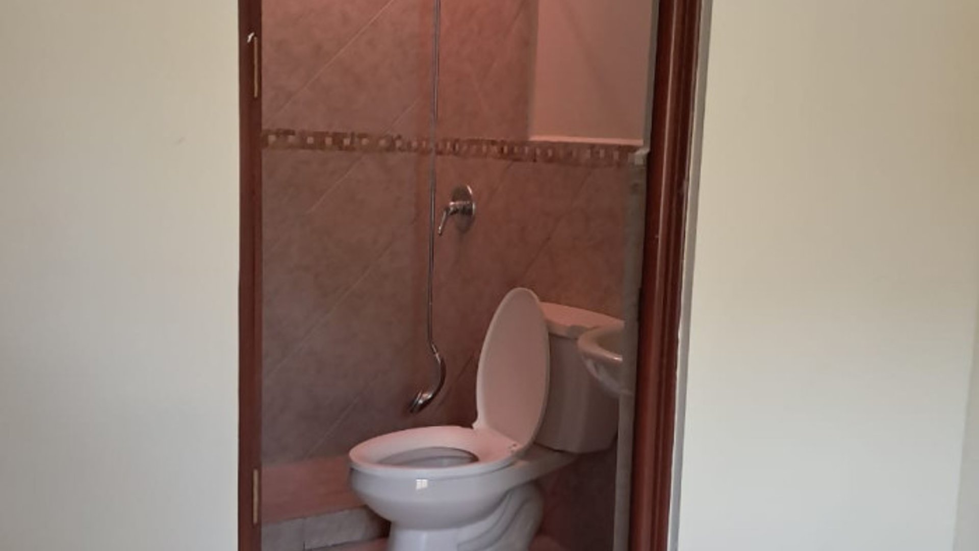 Casa en Venta Recidencial Entre Encinos Mixco - Miniatura 2