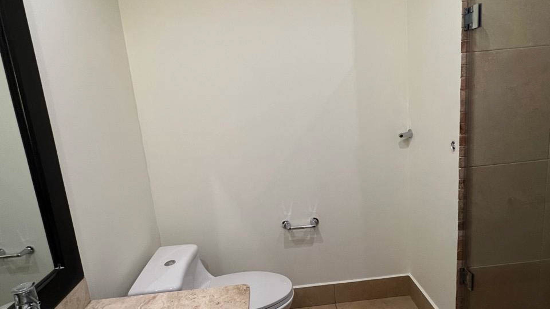APARTAMENTO EN RENTA ZONA 10 - Miniatura 7