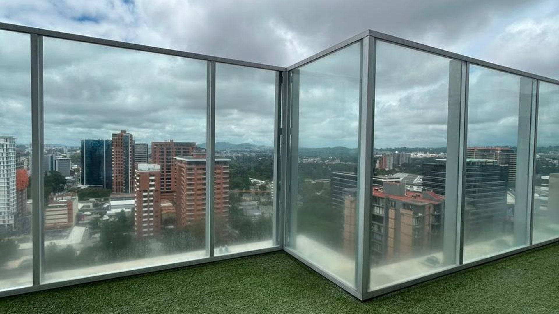 Apartamento en renta en Edificio Vasanta zona 10 - Miniatura 9