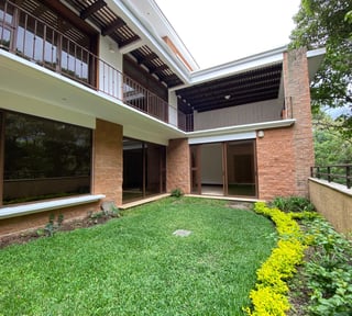 Casa de 4 habitaciones en venta, Encinos de Cayalá zona 16