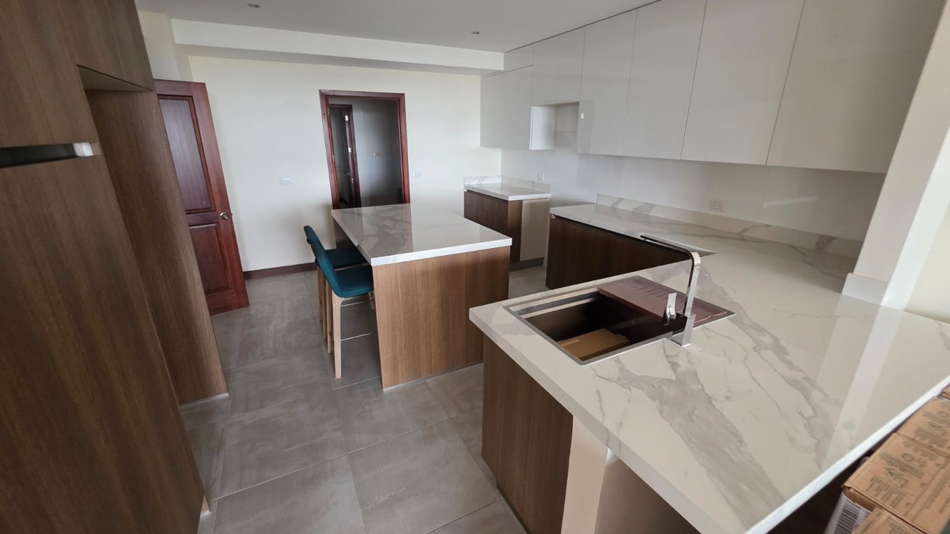 Apartamento de 3 habitaciones con sala familiar en venta Z10 Ref-5308