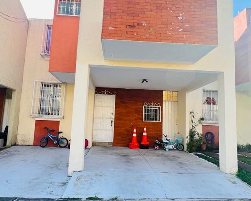 RESIDENCIALES VILLA  ATLANTIS ZONA 17 ATRACTIVA CASA EN VENTA