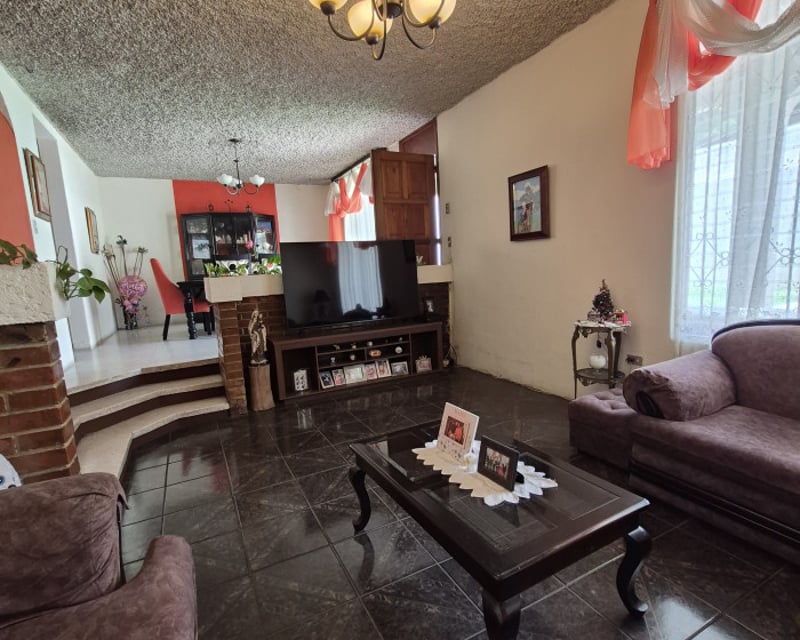 Casa en venta en Bosques de San Nicolás zona 4 Mixco