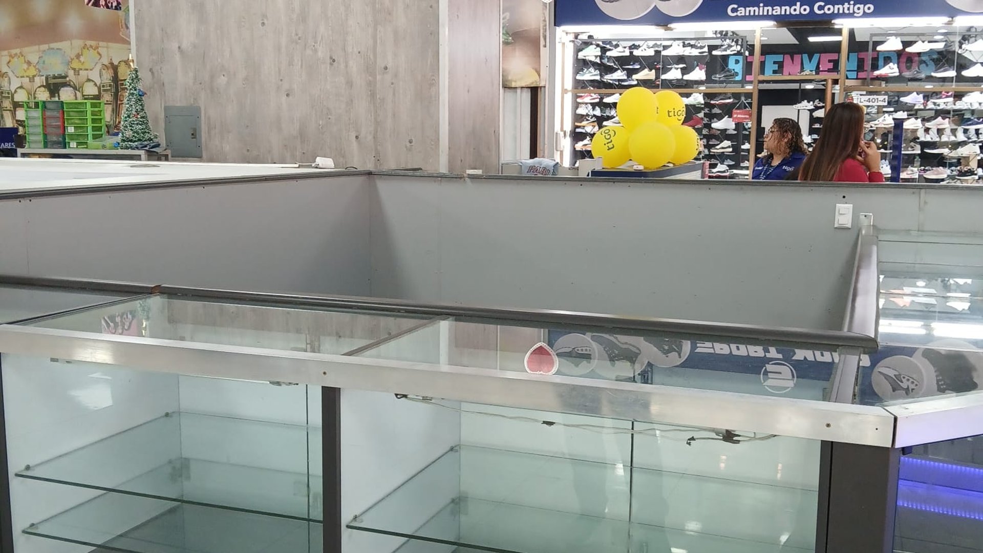 KIOSCO EN RENTA - CENTRO COMERCIAL CAPITOL ZONA 1