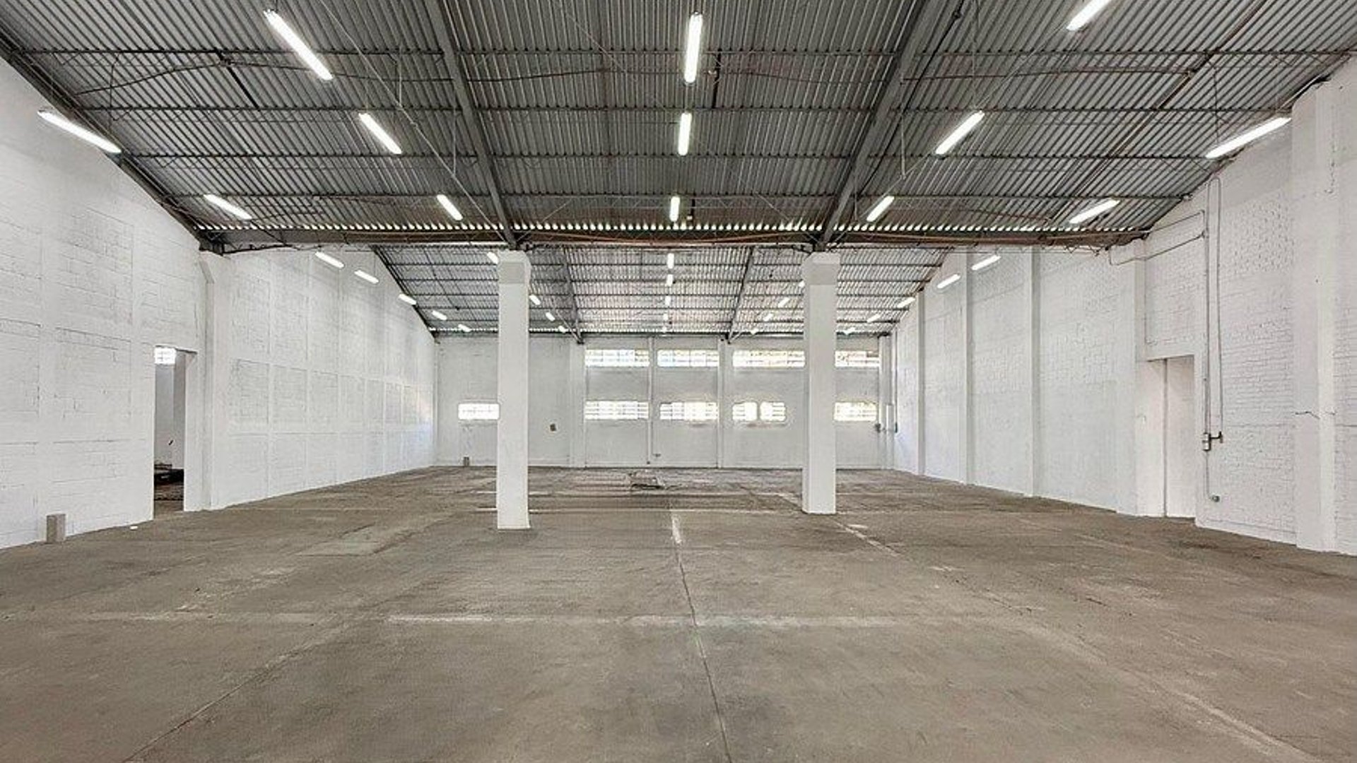 Bodega en Alquiler | Calzada Atanasio Tzul, Zona 8 - Miniatura 4