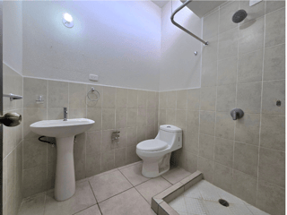 3 Bedroom House for Rent in El Fiscal, Palencia - Image 7