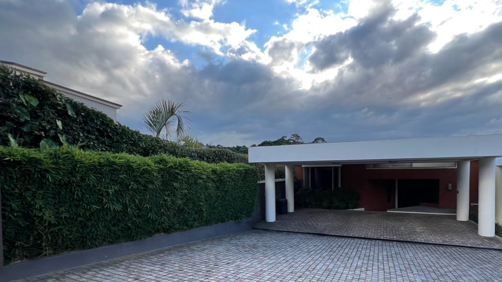 Venta de hermosa casa en Condominio – Colonia El Prado, Zona 10