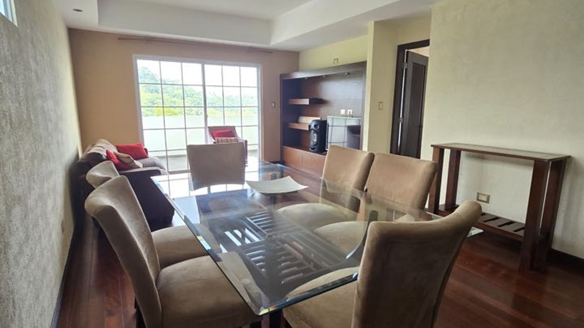 Apartamento Amueblado en Renta en Zona 16 Edificio La Vista, - Miniatura 4