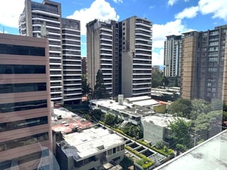 OFICINA EN ALQUILER EN ZONA 10 - Image 1