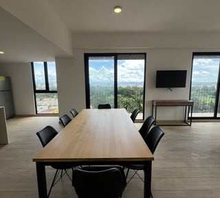 Vendo apartamento en Edificio MERAKI zona 10 por columpio de VH 