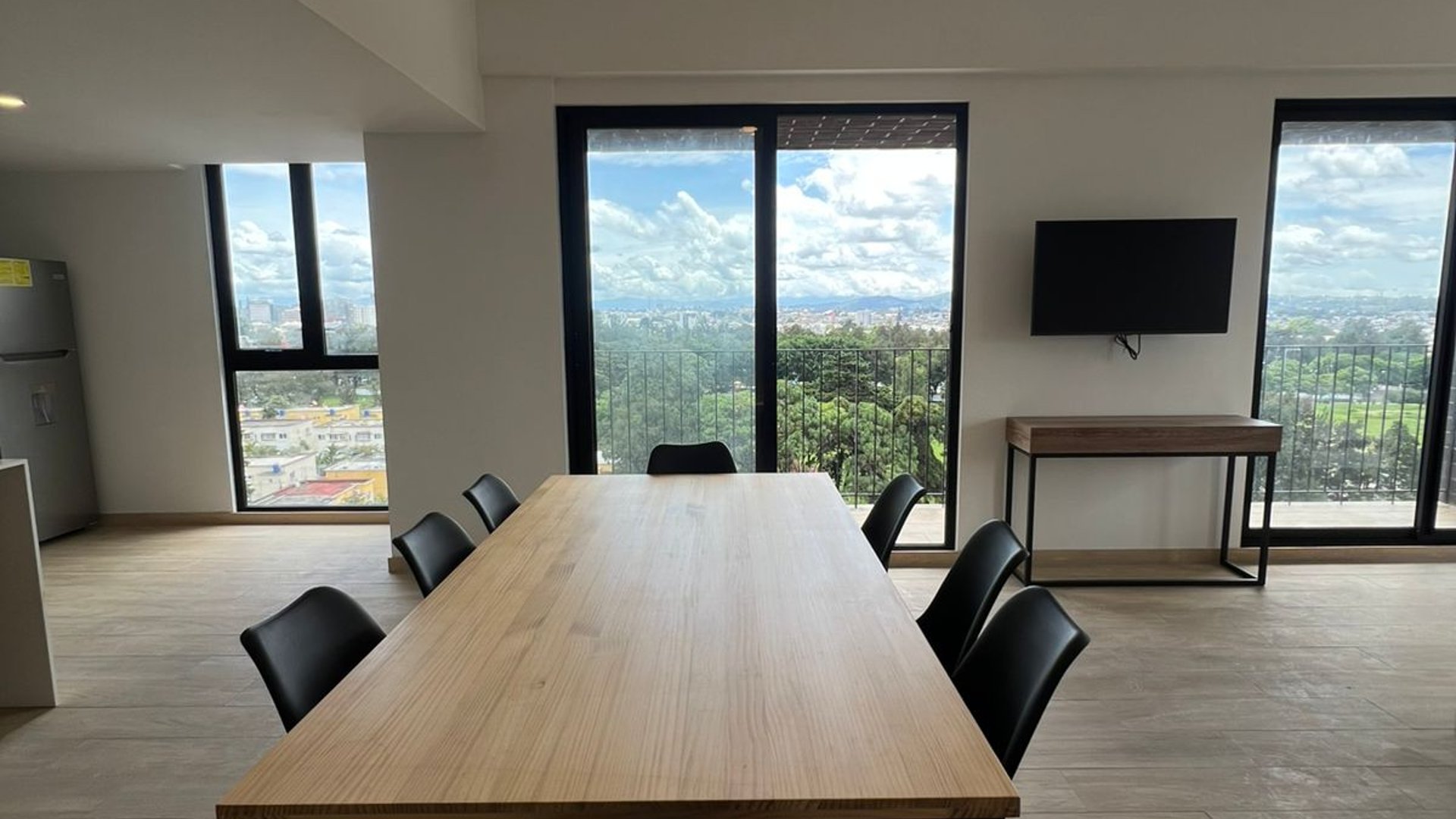 Vendo apartamento en Edificio MERAKI zona 10 por columpio de VH 