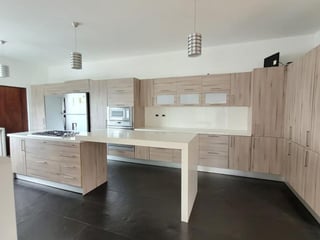 Bella Casa En Venta En Las Cumbres, Zona 16 - 2