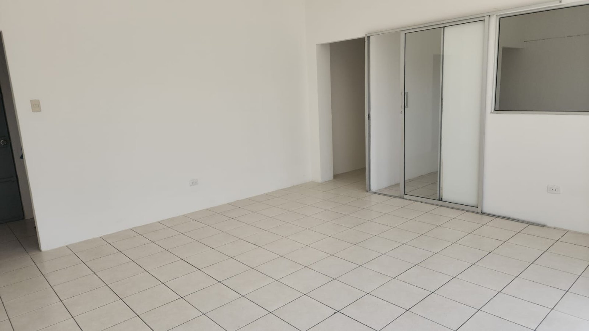 OFIBODEGA EN COMPLEJO ZONA 6 DE VILLA NUEVA - Miniatura 7