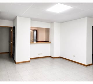 OFICINA EN RENTA ZONA 10 ZONA VIVA 126 Mts2  $1,625.00