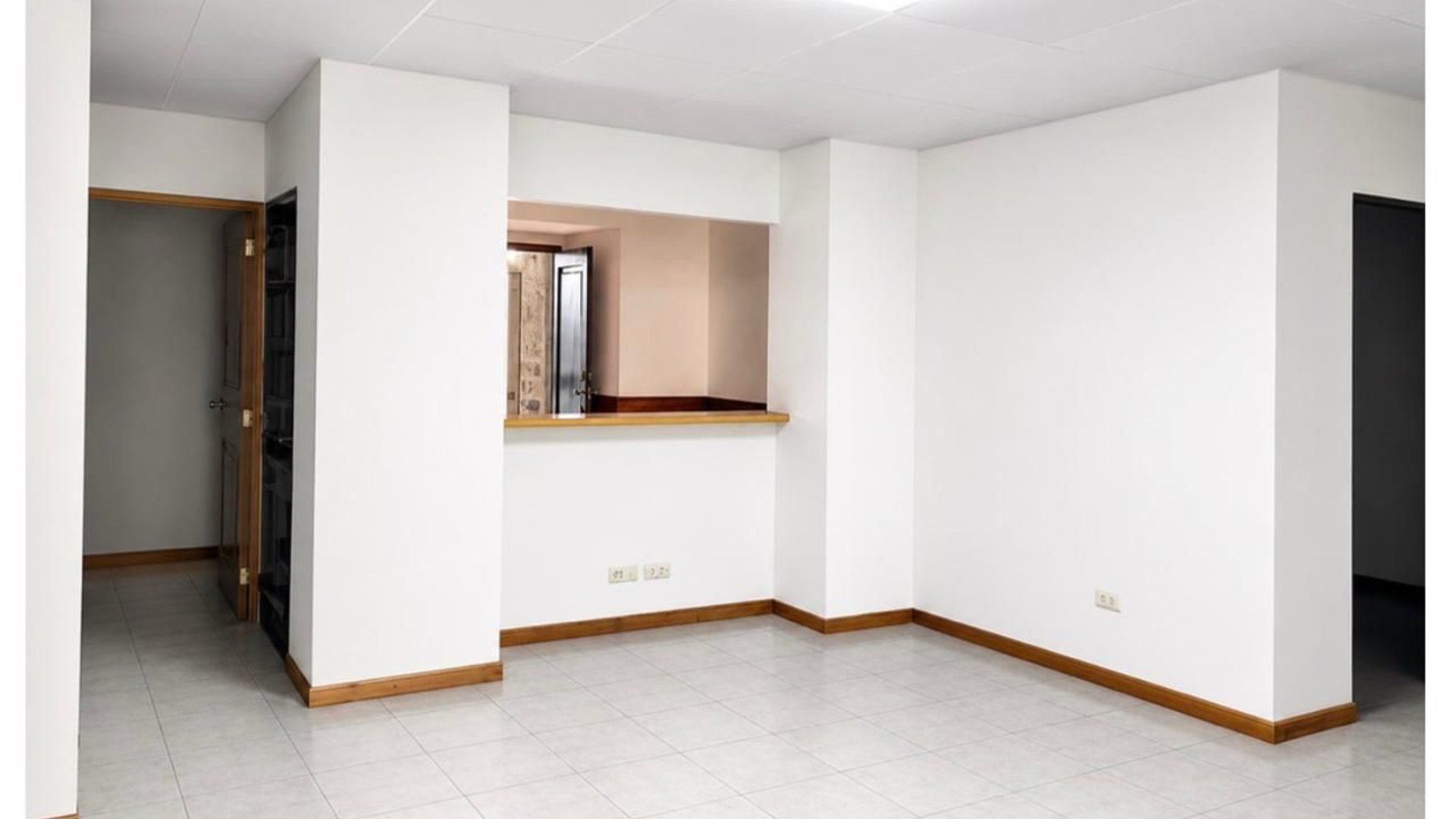 OFICINA EN RENTA ZONA 10 ZONA VIVA 126 Mts2  $1,625.00