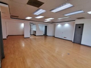 📍 OFICINA EN RENTA – 151 M² + RECEPCIÓN | MURANO CENTER | ZONA 10 - 3