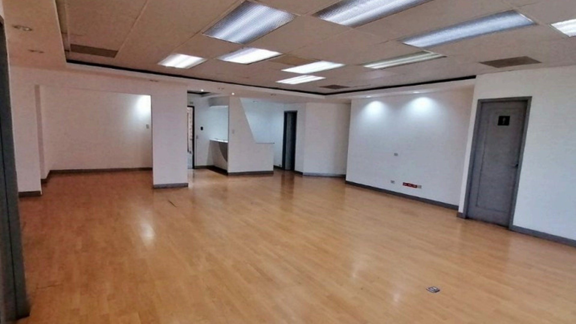 ???? OFICINA EN RENTA – 151 M² + RECEPCIÓN | MURANO CENTER | ZONA 10 - Miniatura 3