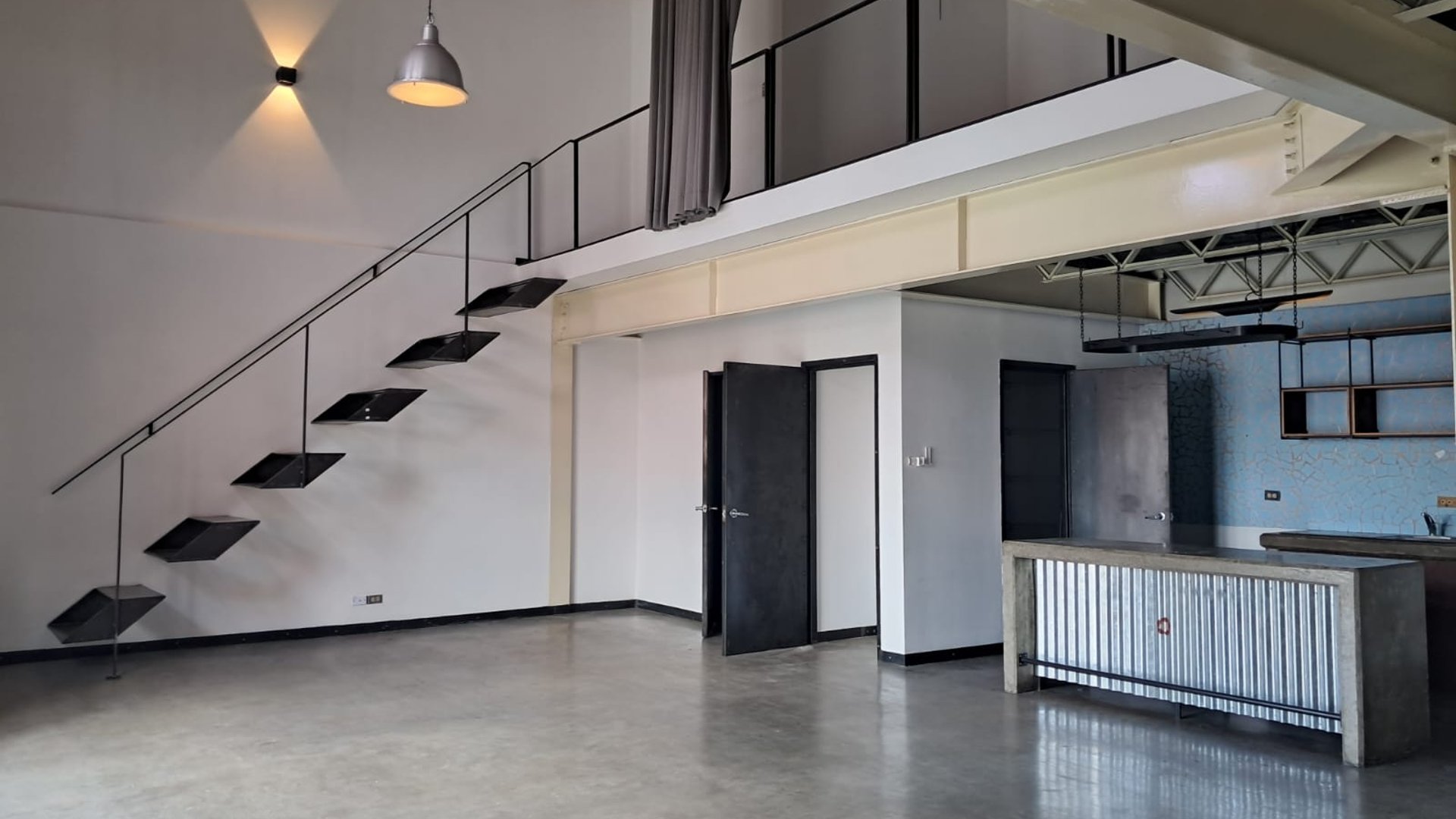 📍 APARTAMENTO TIPO LOFT EN RENTA – 1 HAB | CANTÓN EXPOSICIÓN | ZONA 4