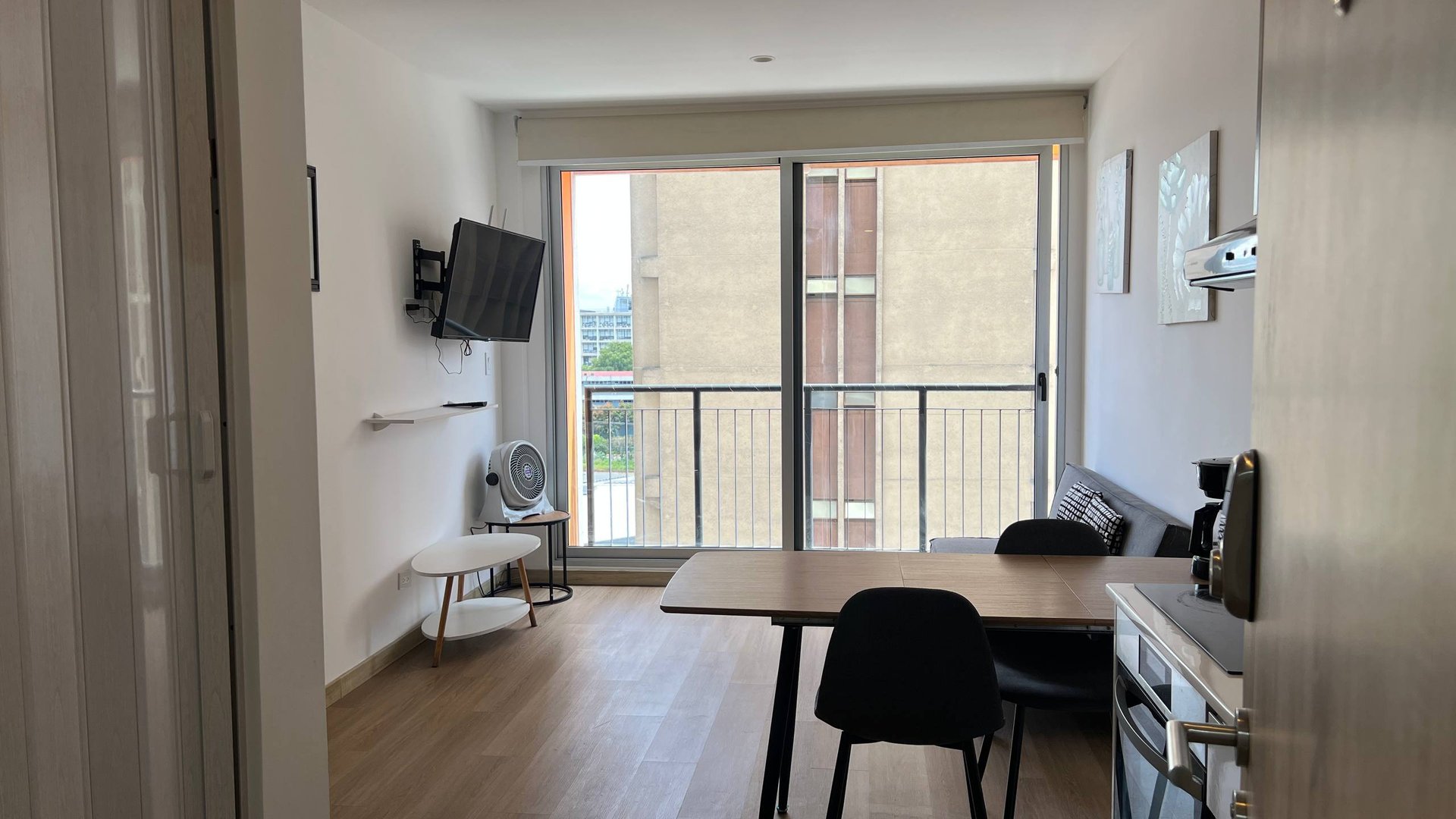 Apartamento en renta en Edificio Vivo 4 zona 4 - Image 1