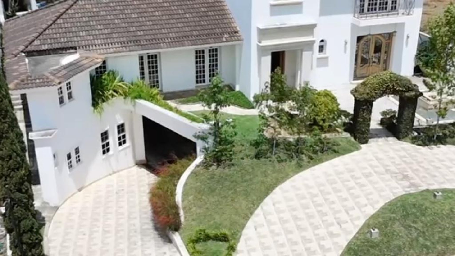 Mansión en Venta de 5 Dormitorios en zona 16