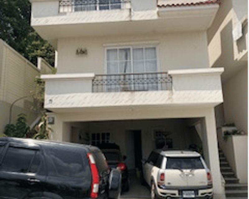 Vendo amplia Casa en Condado San Nicolas