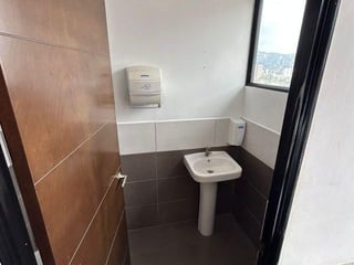 Oficina en venta, Desing Center zona 10. - 4