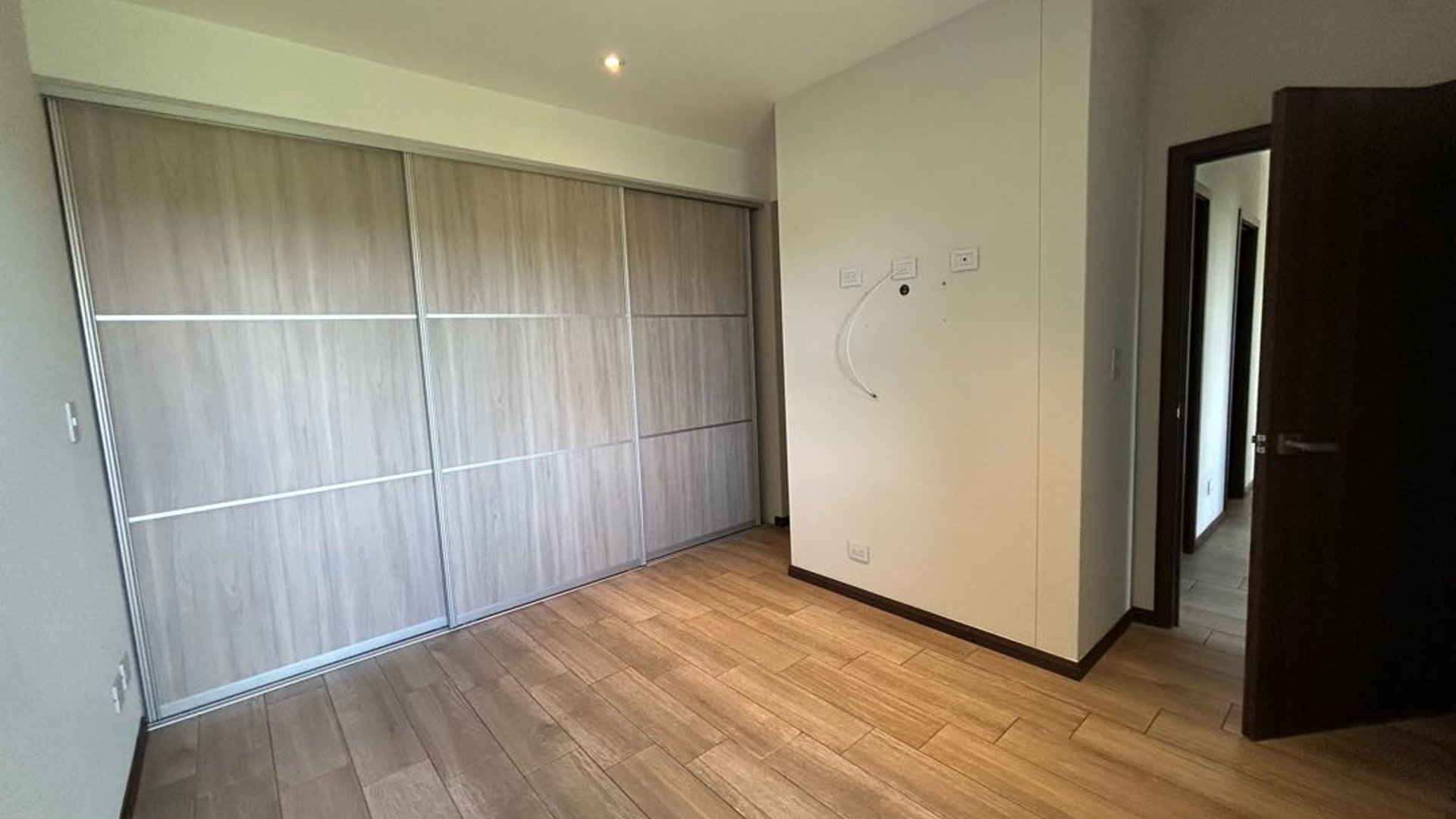 Apartamento en Renta  en Edificio  San Isidro 2021, Zona 16 - Miniatura 7