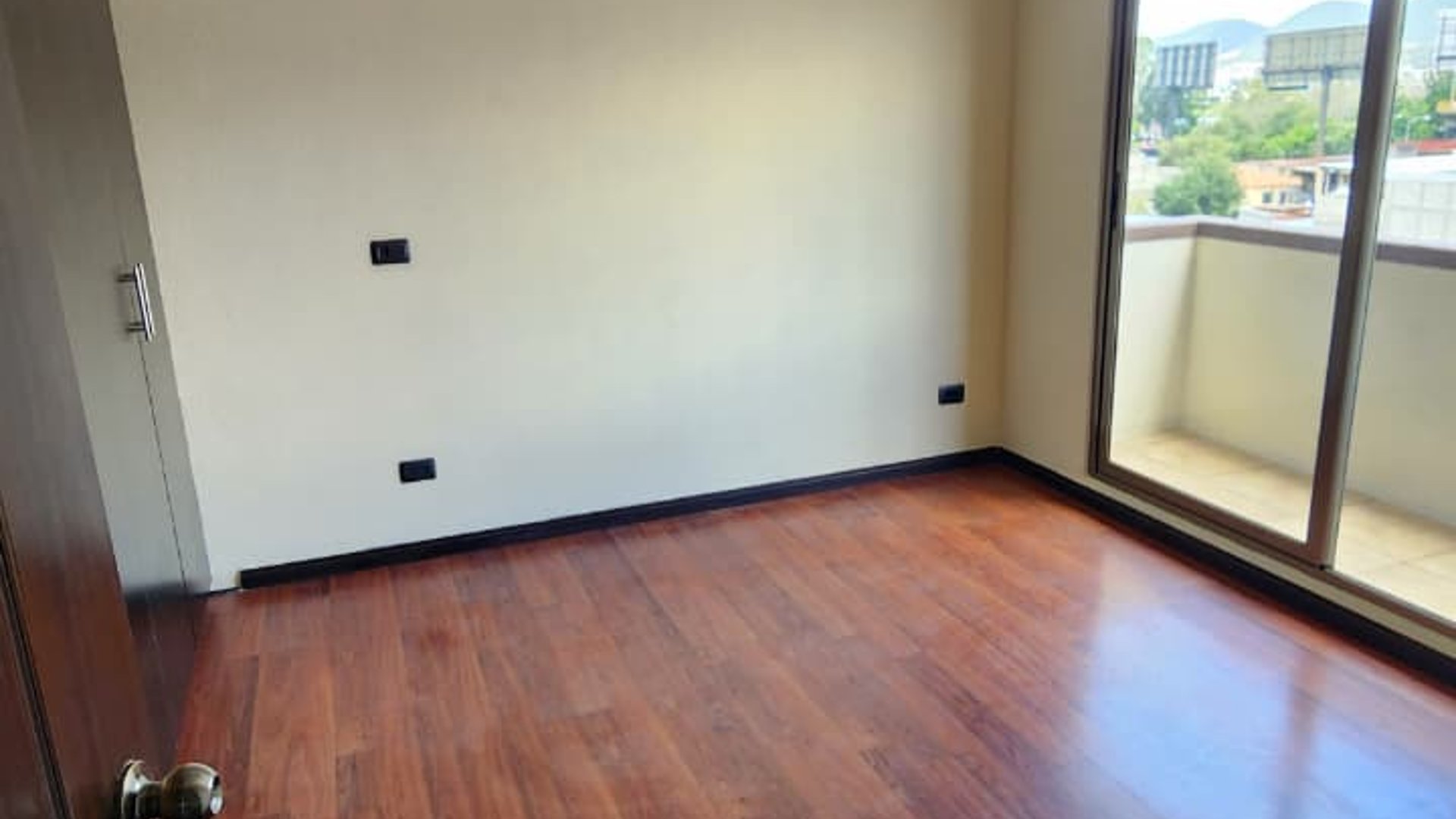 Vendo/Alquilo Apartamento en Jardines de las Charcas Zona 11 /D - Miniatura 6
