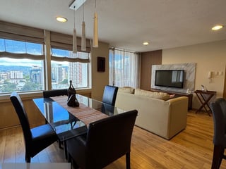 Edificio La Avenida / Apartamento Amueblado, zona 10 - Image 1