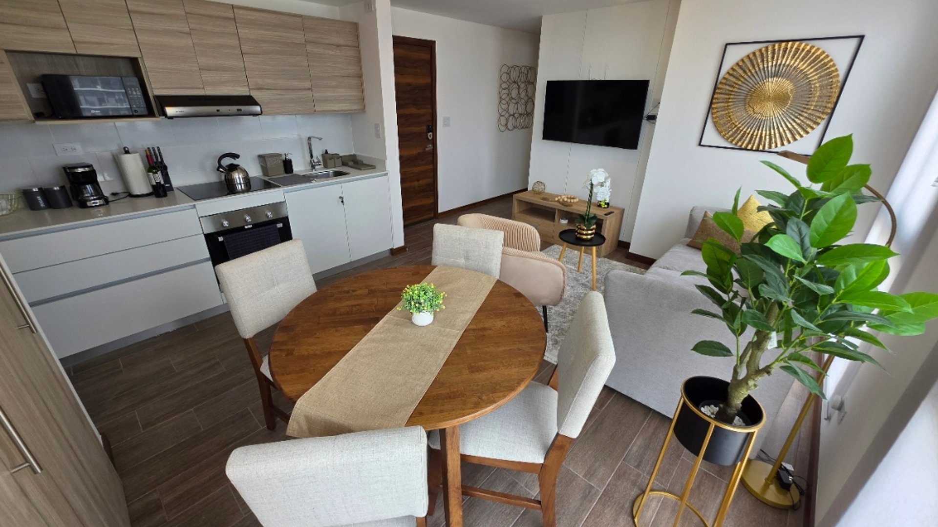 Rento apartamento amueblado de 2 habitaciones en Zona 13 Ref-4818