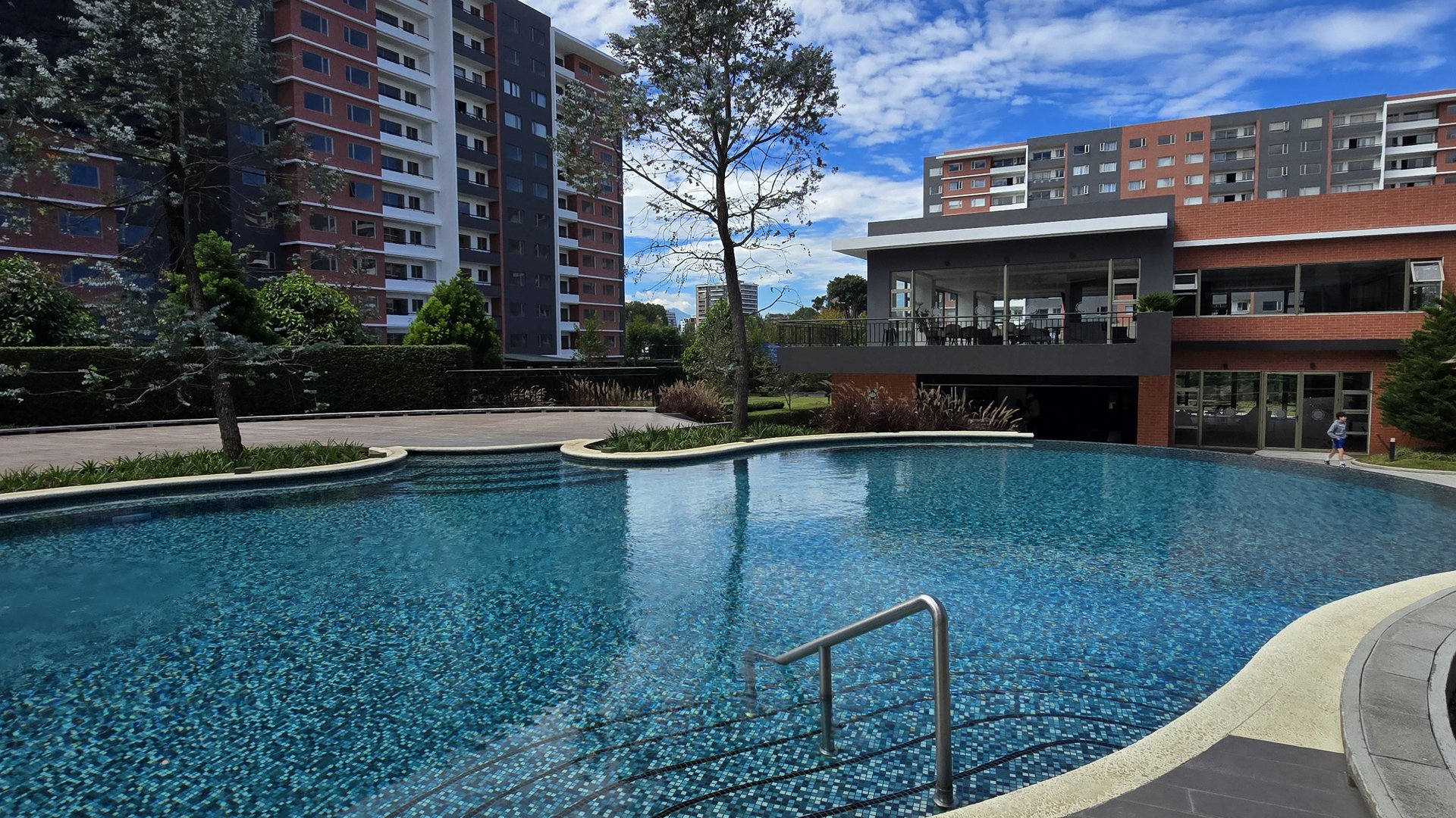 En venta apartamento zona 14 con habitación servicio
