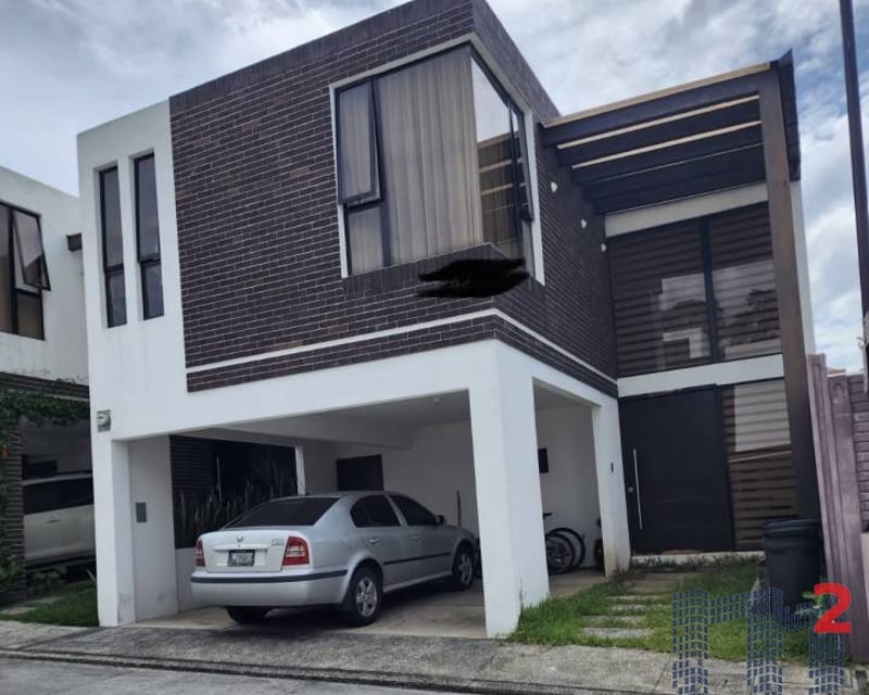 Casa en Venta, Zona 16 (V10127)