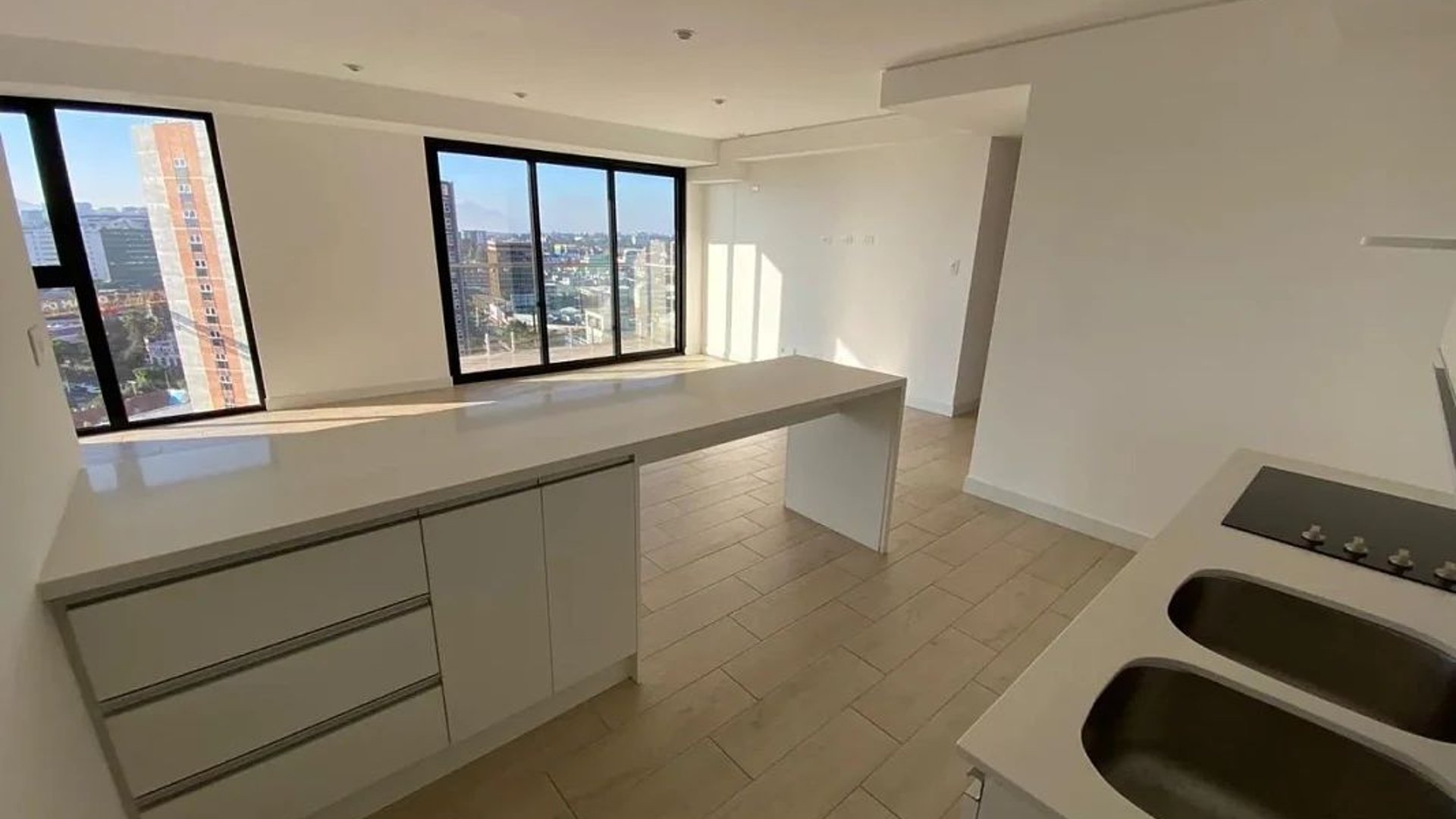 APARTAMENTO EN VENTA – EDIFICIO QUO, ZONA 4 – NIVEL 15 - Miniatura 2