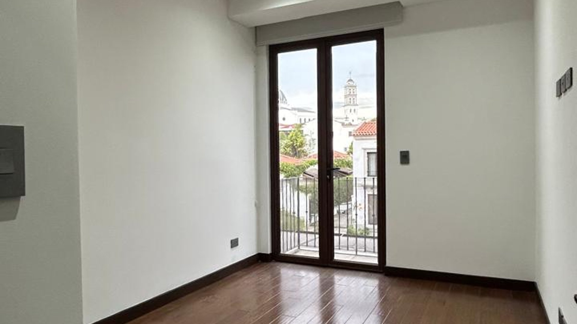 APARTAMENTO EN MAGNOLIAS DE CAYALA ZONA 16 - Miniatura 7