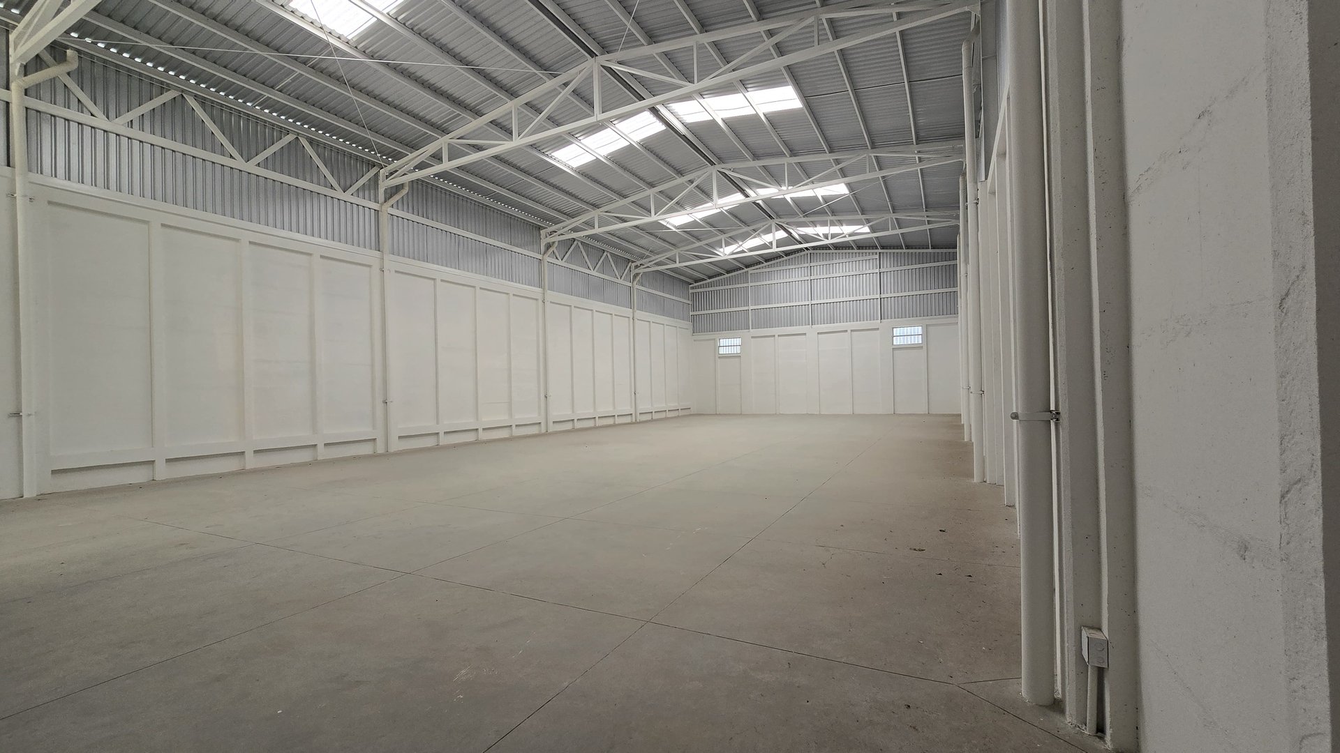 Alquilo Bodega en Campestre Comercial en  Caes KM 23 Fraijanes