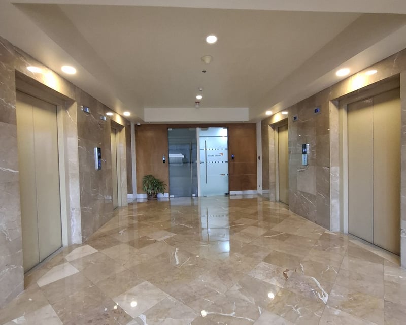 Oficina para inversión en venta en zona 10 Medio nivel